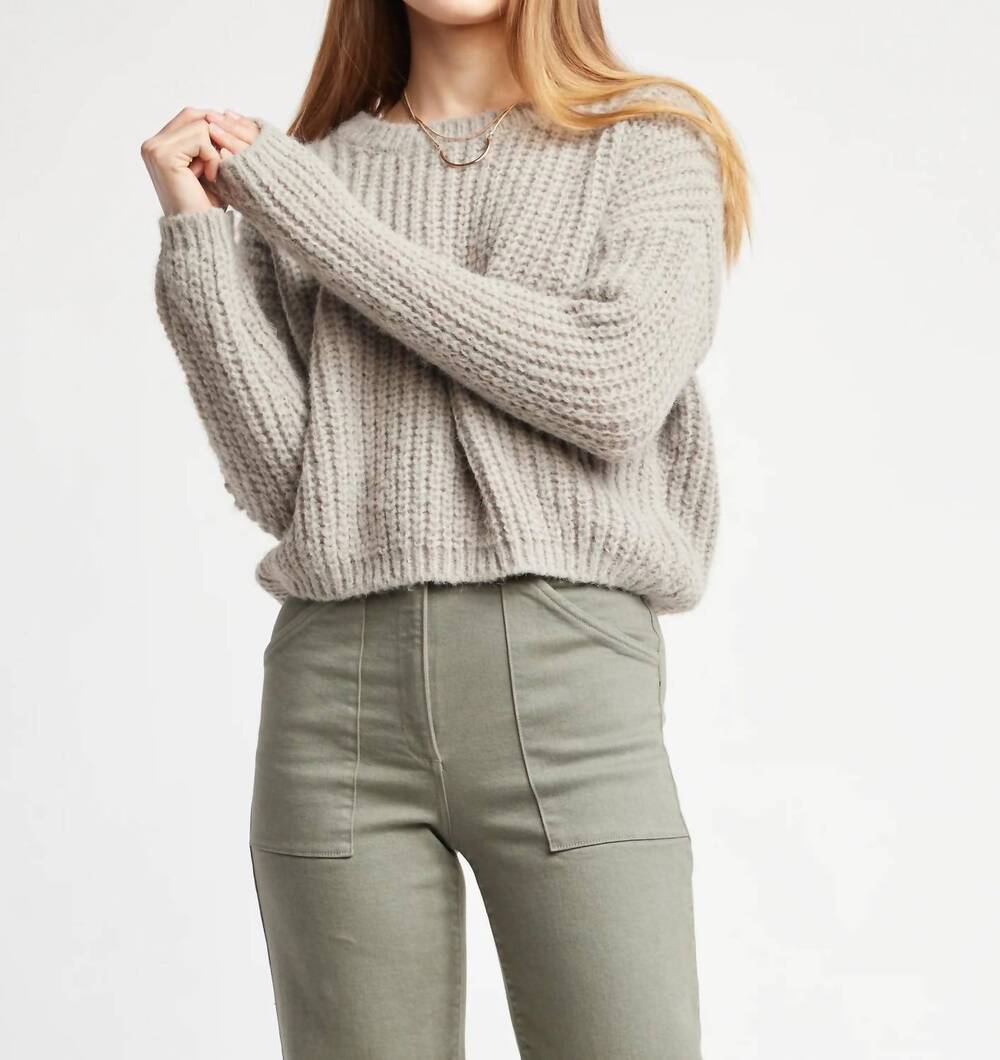 NEW SELF CONTRAST darla chunky cropped sweater in dolphin